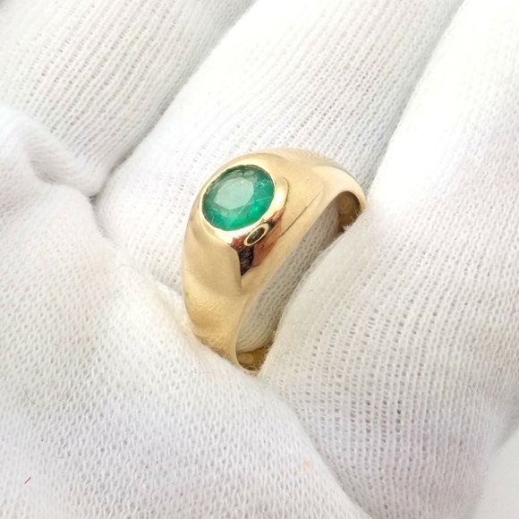 Authentic! Vintage Cartier 18k Yellow Gold Emerald Band Ring - Picture 4 of 8